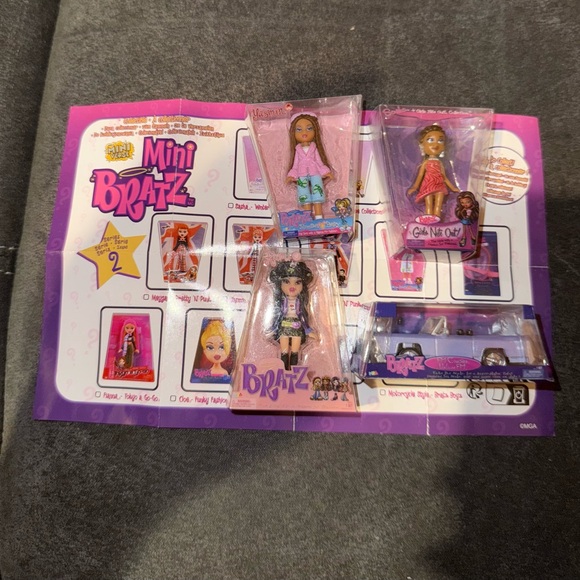 Bratz Mini Series 2 Display Set - Picture 1 of 2